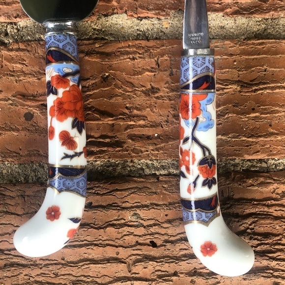 Recycled Blue Glass Wine Bottle Cheese Tray, Cheese Slicer, Server & Napkins - Picture 7 of 11